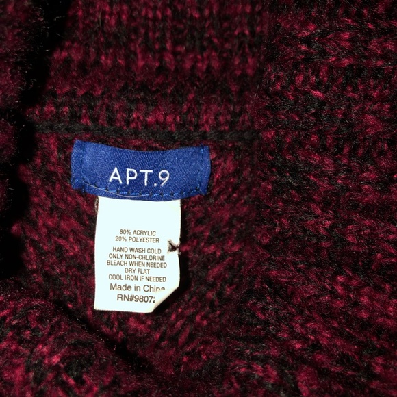 Cozy & stylish red poncho! - Picture 5 of 7